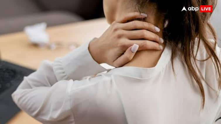 Do women really feel shoulder pain instead of chest pain during a heart attack?