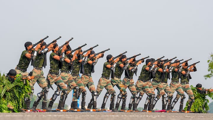 अगर केंद्र अग्निपथ स्कीम में भी बदलाव करता है तब यह मोदी 3.0 का एक और यू-टर्न माना जाएगा. राजनीतिक एक्सपर्ट्स की मानें तो चुनाव में बड़ा नुकसान झेलने के बाद बीजेपी सावधानी बरत रही है.