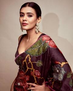 Hebah Patel: ఈ మధ్య ఎక్కువగా సంప్రదాయ వస్త్రధారణకే ఓటేస్తోన్న హెబ్బా పటేల్!