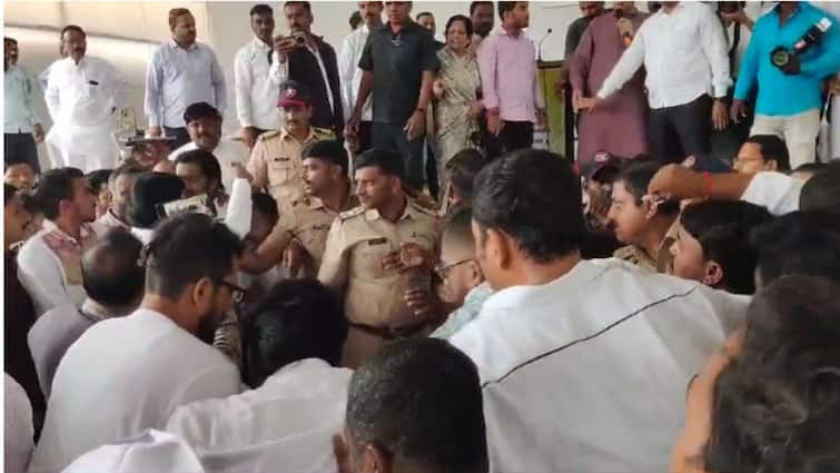 Argument between workers of Dilip Walse Patil and Devdutt Nikam in front of Walse Patil in Bhimashankar suger factory meeting Pune News: दिलीप वळसे अन् देवदत्त निकमांच्या कार्यकर्त्यांमध्ये बाचाबाची, भीमाशंकर कारखान्याच्या बैठकीत वळसेंसमोरचं गोंधळ