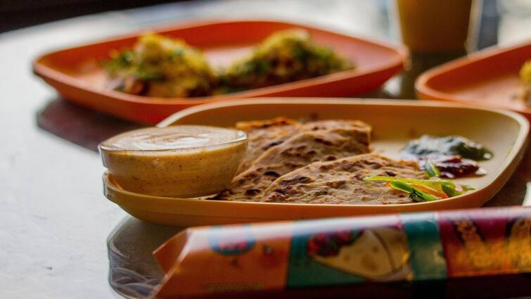 Carrot Paratha Recipe in Tamil Check the delicious food Here Carrot Paratha: லன்ச் பாக்ஸ் ரெசிபி - ருசியான கேரட் பராத்தா செய்து அசத்துங்க!