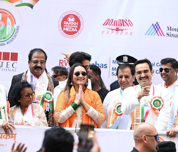 इस परेड में सोनाक्षी सिन्हा और जहीर इकबाल के साथ बॉलीवुड के दिग्गज एक्टर पंकज त्रिपाठी भी नजर आए.