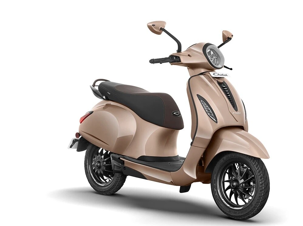 Electric Scooter: રૂ. 20 હજારનો લાભ... બજાજ ચેતકના પ્રીમિયમ ઇલેક્ટ્રિક સ્કૂટર પર મર્યાદિત સમયની ઓફર ઉપલબ્ધ છે