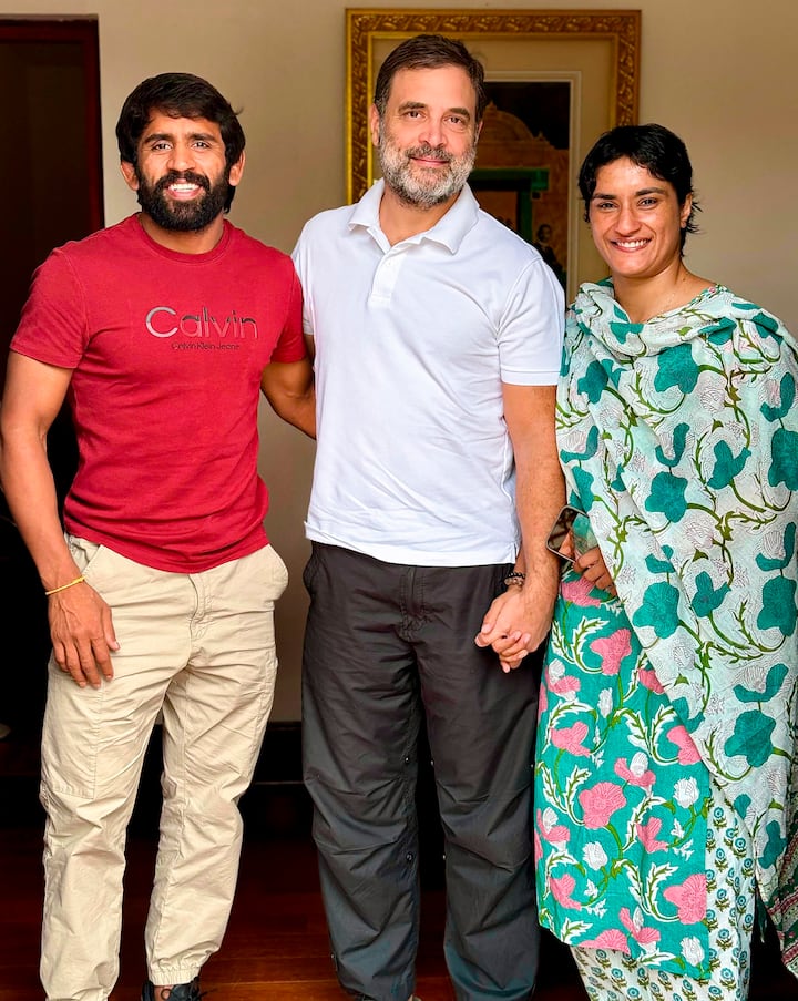 इस बीच, सूत्रों ने जानकारी दी कि रेसलर विनेश फोगाट और बजरंग पूनिया आज कांग्रेस पार्टी का हिस्सा बन सकते हैं.