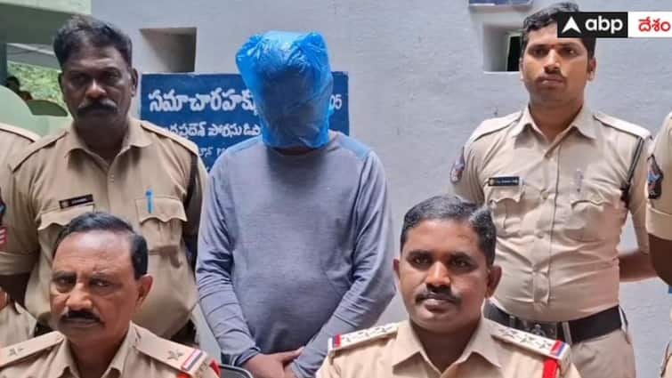 Fake Police arrested in Srisailam after treated as VIP protocol darshan at Temple ఆలయంలో ప్రొటోకాల్ దర్శనం, డౌట్ వచ్చి చెక్ చేసి కంగుతిన్న పోలీసులు