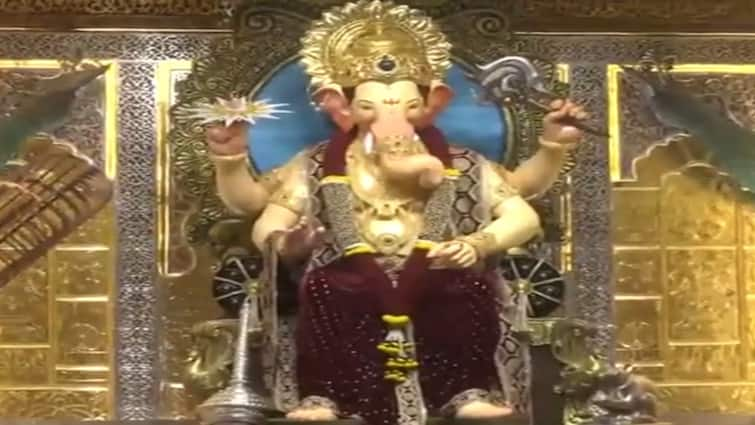 First look of Mumbais Lalbaugcha Raja unveiled Ganesh Chaturthi 2024: લાલ બાગ ચા રાજાની પ્રથમ ઝલક આવી સામે, ઘરે બેઠા કરો બાપ્પાના દર્શન