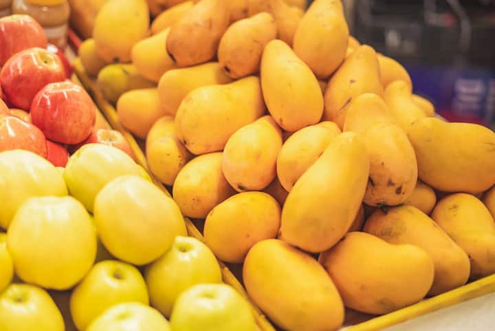 படைக்க வேண்டிய 21 பழக்கங்கள் : மாம்பழம், பலாப்பழம், வாழைப்பழம், எலந்த பழம், பிரப்பம் பழம், நாவல் பழம், சாத்துக்குடி, கொய்யா பழம், மாதுளை பழம், அன்னாசி பழம்.