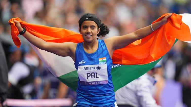 Preeti Pal life story here know struggle and journey Paralympics 2024 latest sports news Paralympics 2024: बचपन में चलने को हुईं मोहताज, पैदा होते ही पैरों पर प्लास्टर', अब 2 मेडल जीत रच दिया इतिहास