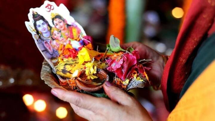 अनेक महिला प्रदोष काळात भगवान शंकर आणि माता पार्वतीची विधीवत पूजा केल्यानंतर व्रताचं पारण करतात. तर, काही महिला चतुर्थी तिथीला सूर्योदयानंतर व्रत पारण करतात.