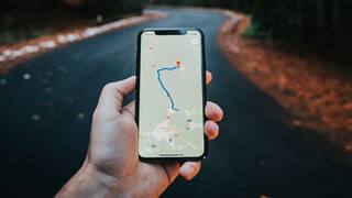 अच्छा... तो इस वजह से मैप पर दिखता है 'लाल सिग्नल'? Google Maps ऐसे लगा लेता है ट्रैफिक का पता!