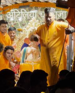 Ganesh Chaturthi At Antilia: गणेश भगवान की भक्ति में डूबा अंबानी परिवार, अनंत-राधिका घर लाए बप्पा की मूर्ति