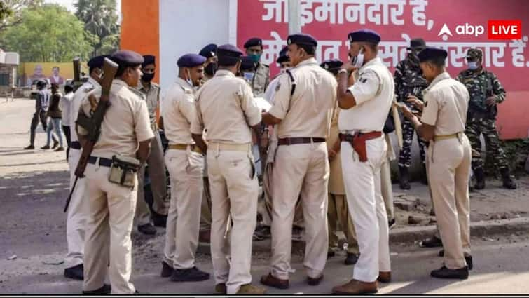 police constable took bribe of 20 rupees 34 years ago now court issued arrest warrant incident goes viral on social media पुलिसवाले ने 34 साल पहले ली थी 20 रुपये की रिश्वत, अब सुनाई गई जेल की सजा