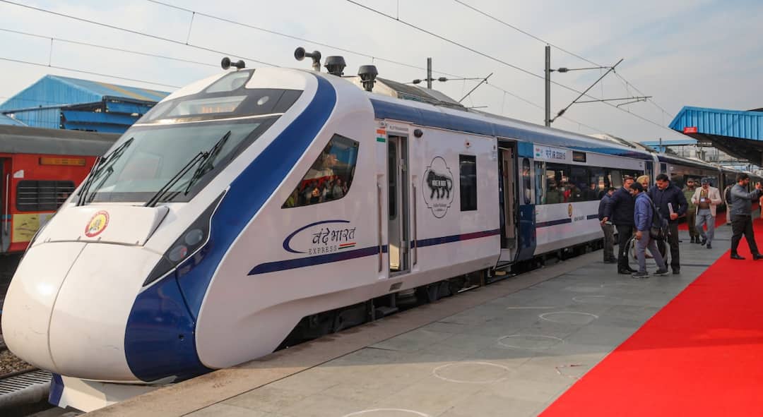 Delhi Vande Bharat Trains Coach and Seats to Increase Amid High Demand ANN दिल्ली से चलने वाली वंदे भारत ट्रेनों में होंगे ये बदलाव, यात्रियों को मिलेगी ये बड़ी सुविधा, जानें क्या