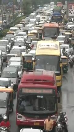 Delhi Rains: बारिश के बाद दिल्ली में थमी ट्रैफिक की रफ्तार | ABP Shorts