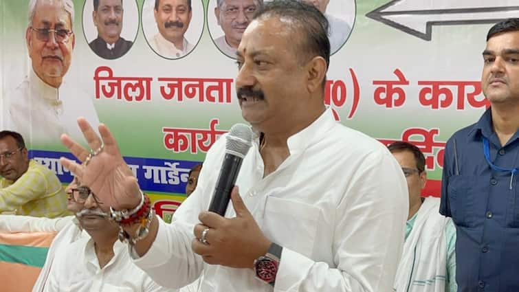 JDU leader Ashok Choudhary statement on RJD MLA split Congress and Nitish Kumar ann Bihar Politics: 'वे हमारे संपर्क में हैं', RJD में टूट को लेकर अशोक चौधरी के दावे से बिहार में मचा भूचाल