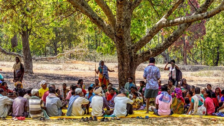 योजना को लेकर कई लोगों के मन में सवाल आता है की एक ग्राम सभा के कितने लोगों को पीएम आवास योजना का लाभ मिल सकता है.