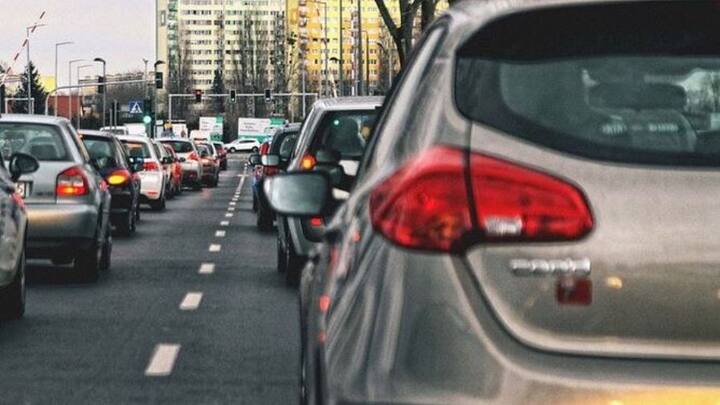 ਕੇਂਦਰੀ ਮੋਟਰ ਵਹੀਕਲ ਐਕਟ ਦੇ ਨਿਯਮਾਂ ਮੁਤਾਬਕ ਜੇਕਰ ਕੋਈ ਹਾਈ ਬੀਮ ਹੈੱਡਲਾਈਟਾਂ ਦੀ ਵਰਤੋਂ ਕਰਦਾ ਹੈ ਤਾਂ ਇਹ ਗੈਰ-ਕਾਨੂੰਨੀ ਹੈ।