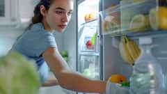 Refrigerator Smell: ফ্রিজের দুর্গন্ধ দূর হবে সহজেই, হাতের কাছেই রয়েছে ঘরোয়া উপায়