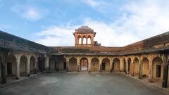 पेट्रोल पंप पर खड़ी बाइक में अचानक लग गई आग, इसके बाद जो हुआ जान कर कांप जाएंगे आप