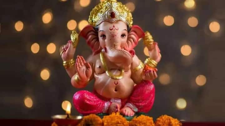 Ganesh Chaturthi 2024: 7મી સપ્ટેમ્બરે ગણેશ ચતુર્થીના દિવસે બાપ્પાની સ્થાપના કર્યા પછી 10 દિવસ માટે તેમની મનપસંદ વસ્તુઓ ચોક્કસથી ચઢાવો. જાણો ગણેશજીને મોદક સિવાય શું  પ્રિય  છે.