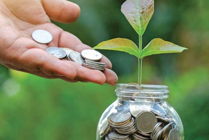 या योजनेत एका वर्षानंतर संबंधित महिला बचतीच्या 40 टक्के रक्कम काढू शकते. खातेदाराचा मृत्यू झाल्यास नॉमिनी बचतीवर क्लेम करू शकतो.