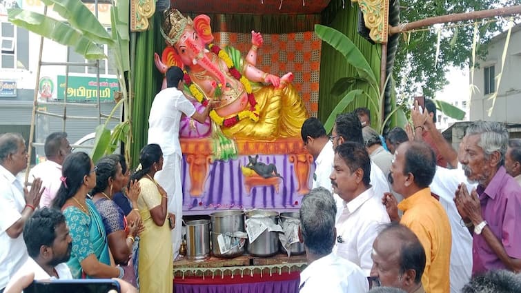 Ganesha Chaturthi 2024 Ganesha idols at 85 places in Thanjavur town - TNN Vinayagar Chaturthi: தஞ்சை நகரில் 85 இடங்களில் விநாயகர் சிலைகள் பிரதிஷ்டை: போலீசார் கூறிய அறிவுறுத்தல் என்ன?