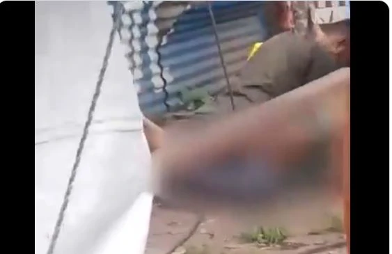 Viral Video: ਭਰੇ ਬਾਜ਼ਾਰ 'ਚ ਸੜਕੇ ਕੰਢੇ ਔਰਤ ਨਾਲ ਹੁੰਦਾ ਰਿਹਾ ਬਲਾਤਕਾਰ, ਲੋਕ ਬਚਾਉਣ ਦੀ ਥਾਂ ਬਣਾਉਂਦੇ ਰਹੇ ਵੀਡੀਓ