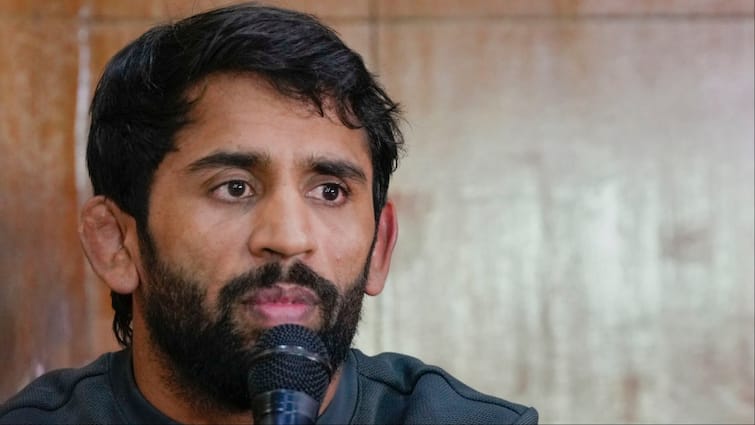 Haryana Assembly Election 2024 Bajrang Punia Reaction on Brij Bhushan Sharan Singh Chunav campaign against Vinesh Phogat बृजभूषण सिंह ने विनेश फोगाट के खिलाफ किया प्रचार का ऐलान तो बजरंग पूनिया ने दी चुनौती, 'हिम्मत है तो...'