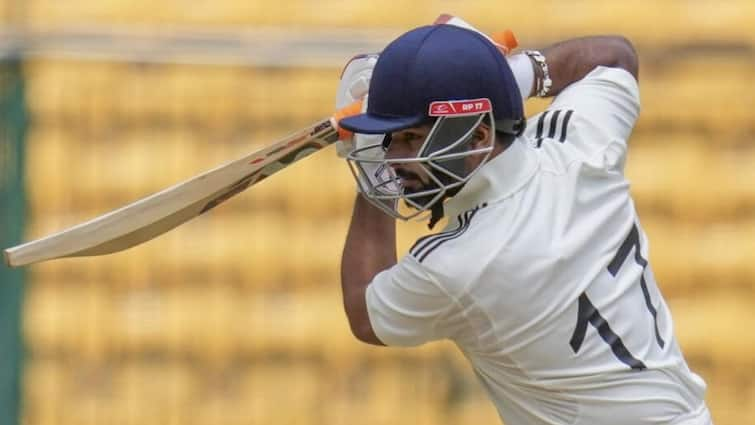 Rishabh Pant scored 34 balls fifty in Duleep Trophy 2025 in his old style batting Duleep Trophy: रेड बॉल क्रिकेट में दिखा ऋषभ पंत का पुराना अंदाज, टी20 जैसी बैटिंग कर जड़ा ताबड़तोड़ अर्धशतक