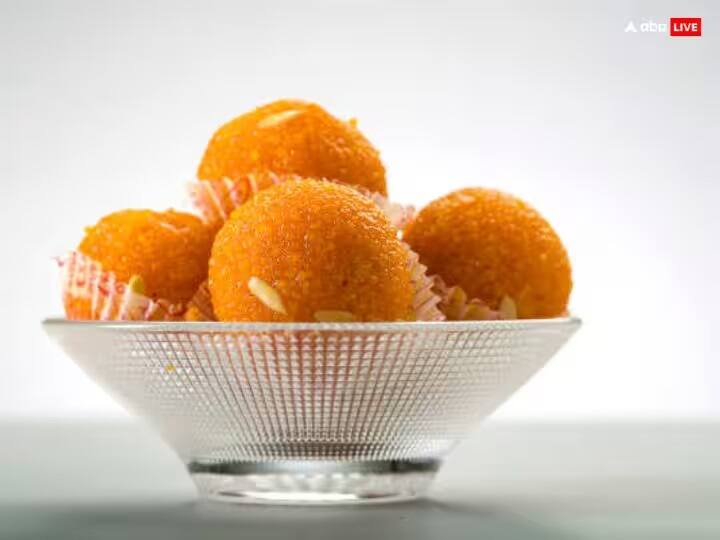 લાડુ - ગણેશજીને લાડુ ખૂબ જ પસંદ છે. લાડુમાં ચણાના લોટના લાડુ ખૂબ જ પસંદ કરવામાં આવે છે, તેથી પૂજા કરતી વખતે ભગવાન શ્રી ગણેશને ચણાના લોટના લાડુ પણ ચઢાવવામાં આવે છે.