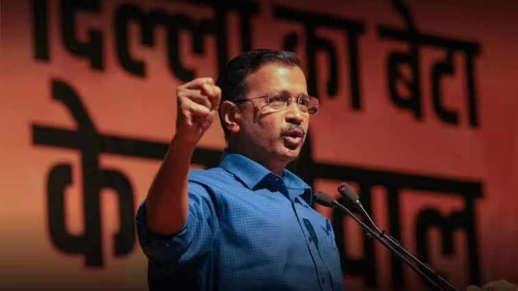 CBI files final chargesheet in Delhi liquor policy Serious allegations against CM Arvind Kejriwal Arvind Kejriwal : दिल्ली मद्य धोरणात सीबीआयकडून फायनल आरोपपत्र दाखल; सीएम अरविंद केजरीवालांवर गंभीर आरोप