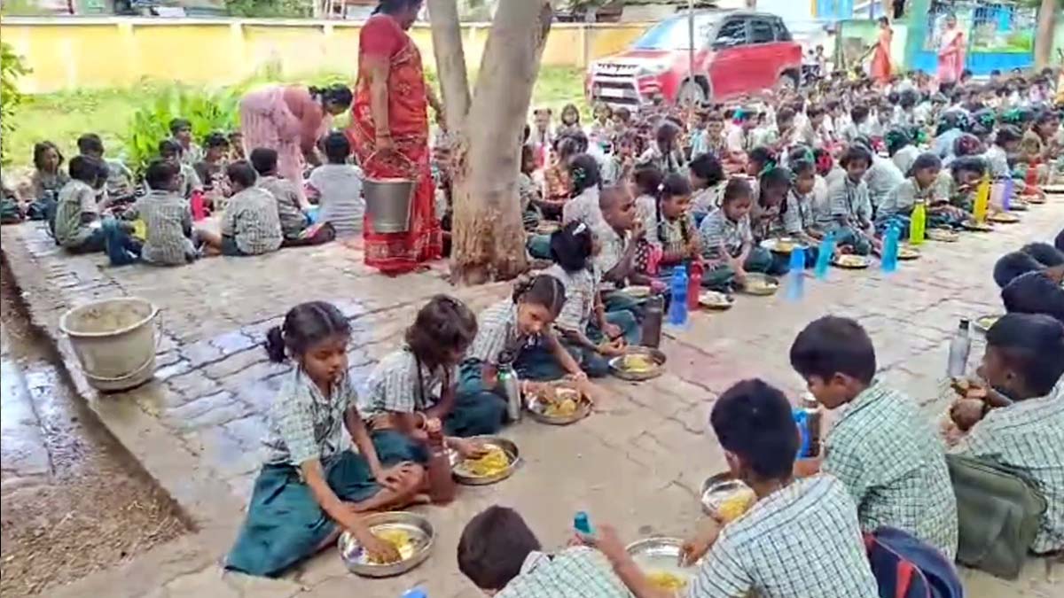 எங்கள் அன்பு முதல்வா.. பள்ளிக்கூடம் கட்டி தாங்க... கொடை ரோடு அரசு பள்ளி மாணவர்கள் பாடல் வைரல்