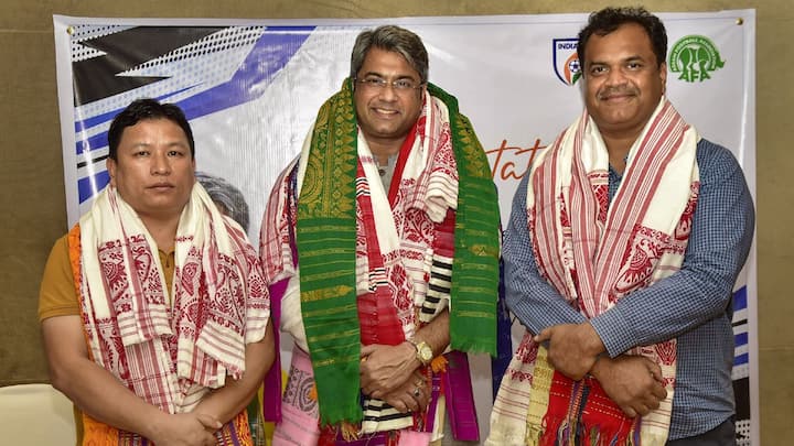 कल्याण चौबे (फुटबॉल खिलाड़ी): अखिल भारतीय फुटबॉल महासंघ के वर्तमान अध्यक्ष कल्याण चौबे 2015 में भाजपा में शामिल हुए और 2019 का आम चुनाव कृष्णानगर निर्वाचन क्षेत्र से लड़ा। (छवि सौजन्य: पीटीआई)