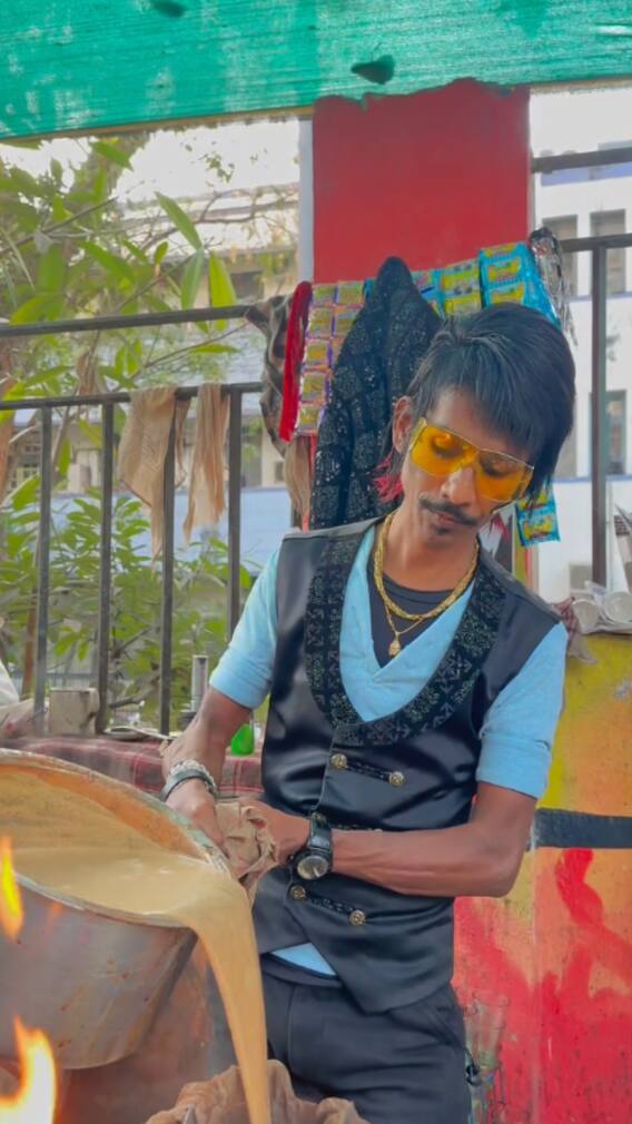 एक कप चाय कितने रुपये में बेचता है डॉली चायवाला?