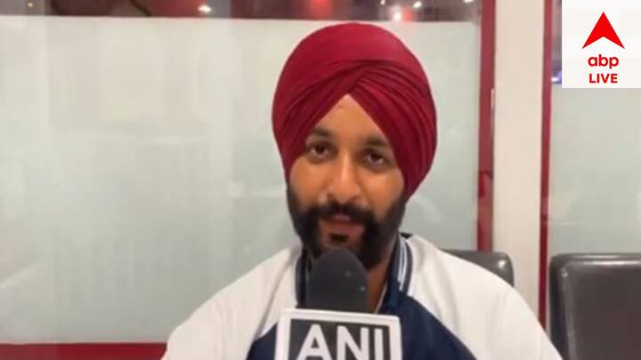 ফাইনালে একতরফা লড়াইয়ে জয় ছিনিয়ে নেন হরভিন্দার। পোল্যান্ডের প্রতিদ্বন্দ্বীকে ৬-০ ব্যবধানে হারিয়ে দিয়ে সোনা জেতেন এই ভারতীয় প্যারা অ্যাথলিট।