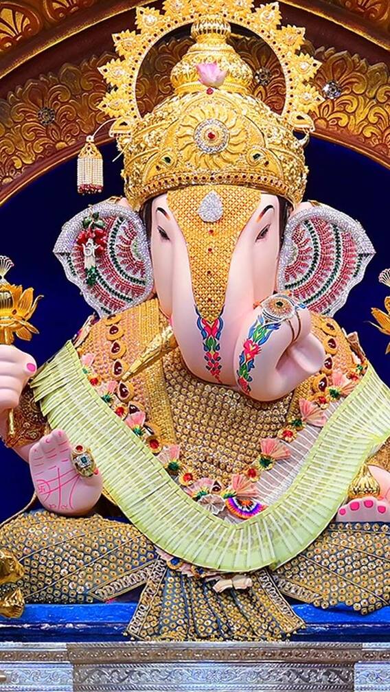 पुण्याच्या श्रीमंत दगडूशेठचा थाट!