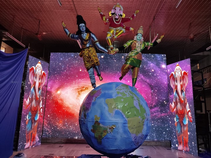 அப்பன் ஈசன், அம்மை பார்வதி தேவியின் நடுவே இருக்கும் டிஜிட்டல் விநாயகர் அலங்காரத்தை சேலம் மக்கள் வியந்து பார்த்தனர்