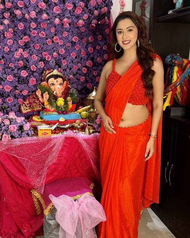 બોલિવૂડ અને સાઉથ ઈન્ડસ્ટ્રીમાં ગણેશ ચતુર્થી ખૂબ જ ફેમસ  છે. દર વર્ષે સ્ટાર્સ પોતાના ઘરે ગણપતિ બાપ્પાની સ્થાપના કરે છે.