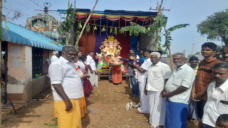 Ganesh Chaturthi 2024 8-feet tall Ganesha idol was consecrated in the Selva Vinayagar temple at Vidhyarayanpet in Thanjavur - TNN Vinayagar Chaturthi: கல்விராயன்பேட்டை செல்வ விநாயகர் கோயிலில் 8 அடி உயர விநாயகர் சிலை பிரதிஷ்டை