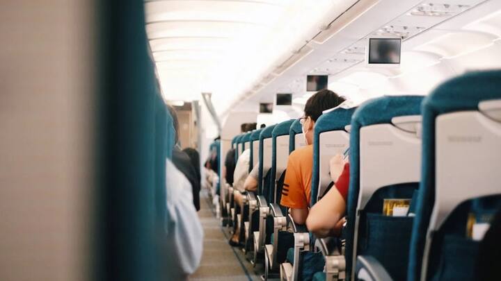 बता दें कि अमेरिका में आज के वक्त सबसे अधिक एयरपोर्ट मौजूद हैं. अमेरिका में 14,712 हवाई अड्डों से हर साल लाखों लोग यात्रा करते हैं. इनमें से 102 अंतरराष्ट्रीय यात्रा की सुविधा प्रदान करते हैं.