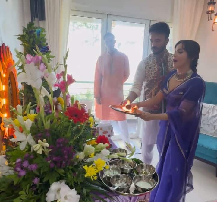 Television star Ankita Lokhande shared a video on Instagram of herself performing the aarti with her husband Vicky Jain. (Image: Instagram/@ankitalokhande)