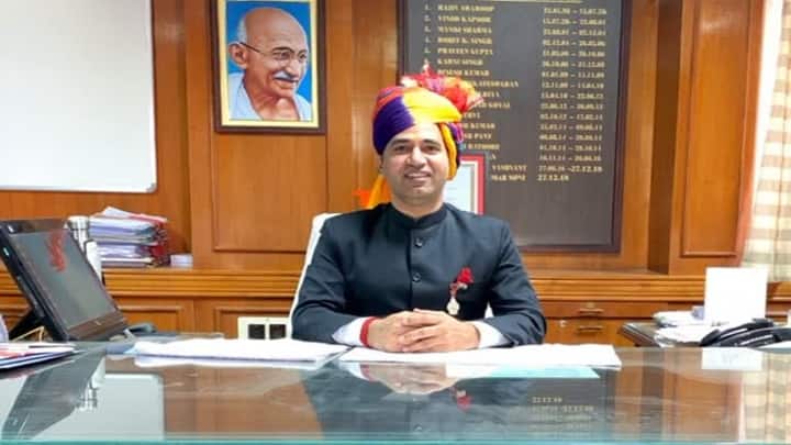 Jaipur IAS Officer Jitendra Soni Who Once Jumped Into Water To Rescue People மக்களை காப்பாற்ற வெள்ளத்தில் குதித்த ஐஏஎஸ்.. மாற்றுத்திறனாளிகளின் தோழன்.. ராஜஸ்தானின் ஹானஸ்ட் ராஜ்!