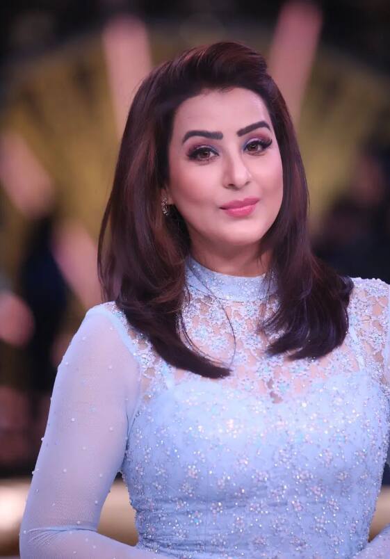 શિલ્પા શિંદેએ આગળ જણાવ્યું કે કેટલાક વર્ષો પછી તે તે ફિલ્મમેકરને ફરી મળી અને આ વખતે તેમણે એક્ટ્રેસને ઓળખી નહીં. એટલું જ નહીં, તેમણે શિલ્પાને ફિલ્મમાં એક રોલ પણ ઓફર કર્યો, પરંતુ એક્ટ્રેસે કરવાનો ઇનકાર કરી દીધો. શિલ્પા શિંદેએ કહ્યું કે આ પ્રકારની ઘટના ઇન્ડસ્ટ્રીમાં ઘણા લોકો સાથે થાય છે.