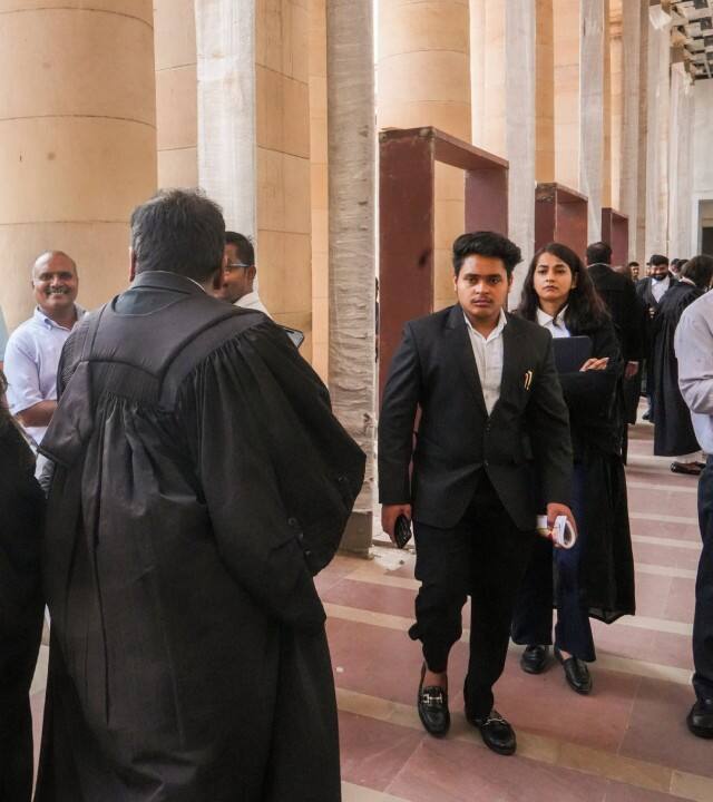 मध्य प्रदेश हाईकोर्ट के जून 2023 के फैसले को चुनौती देते हुए सुप्रीम कोर्ट में एक याचिका दायर की गई थी, जिसमें बच्ची की कस्टडी उसके पिता और दादा-दादी को सौंपने का आदेश दिया गया था.