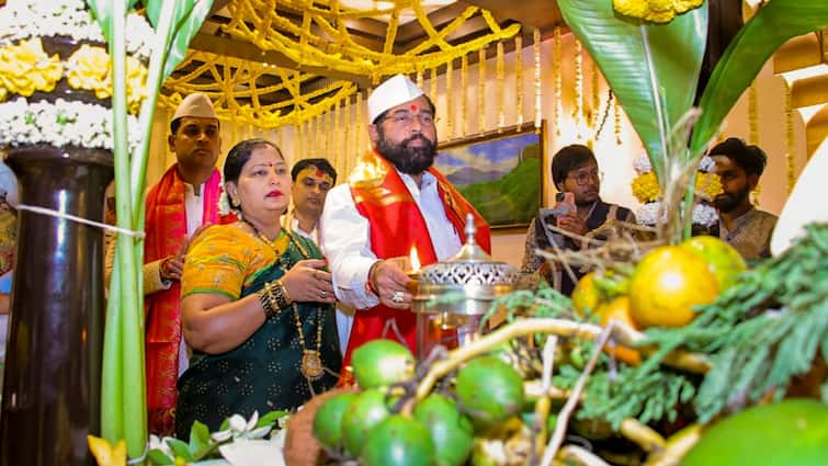 Ganesh Chaturthi 2024 Maharashtra CM Eknath Shinde celebrates Ganesh pooja Devendra Fadnavis Uddhav Thackeray Nitin Gadkari Ganesh Chaturthi 2024: Shinde, Gadkari, Uddhav Among Maharashtra Leaders To Welcome ‘Bappa’ With Fervour