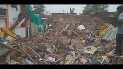 धक्कादायक! चक्क दोन मजली जीर्ण इमारत कोसळली; ढिगाऱ्याखाली दबून वृद्ध महिलेचा मृत्यू, तर एक जण गंभीर