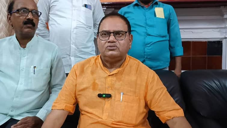 Bihar Rajya Sabha MP Dr Bhim Singh Chandravanshi reached Munger and met workers regarding Chandravanshi Maha Sammelan ann Bihar Politics: 22 सितंबर को पटना में होगा चन्द्रवंशी महासम्मेलन, बोले राज्यसभा सांसद- सरकार को नींद से जगाना होगा