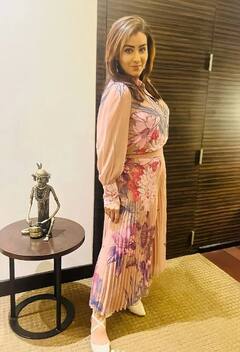 'આ કપડાં પહેરી લે અને પછી મને....', બોલિવૂડ એક્ટ્રેસે દિગ્ગજ ફિલ્મમેકર પર લગાવ્યો યૌન ઉત્પીડનનો આરોપ