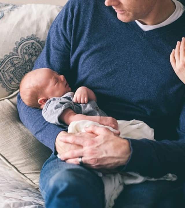 कोर्ट ने कहा, 'बच्ची ने एक साल से अधिक समय से अपने पिता और दादा-दादी को नहीं देखा है. दो वर्ष और सात महीने की छोटी सी उम्र में यदि बच्ची की कस्टडी तुरंत पिता और दादा-दादी को सौंप दी जाती है, तो बच्ची दुखी हो जाएगी, क्योंकि बच्ची काफी लंबे समय से उनसे नहीं मिली है.