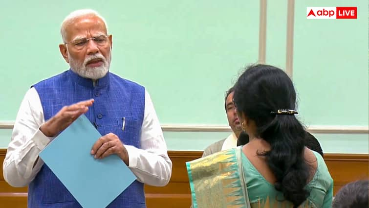 PM Narendra Modi meet with educators who have been awarded the National Teachers Awards PM Narendra Modi: ​पीएम मोदी ने किया शिक्षकों से संवाद, नई शिक्षा नीति को साकार करने की ​दी प्रेरणा​, कही ये बड़ी बात ​